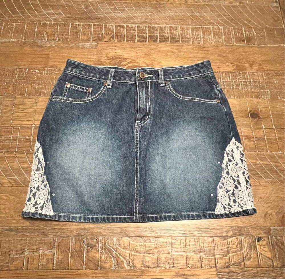 Vintage Gypsy Jeans Denim Mini Skirt w/ White Floral Crochet Lace Side Size 7
